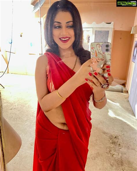 bhabhi hot in saree|sareereels • Instagram photos and videos